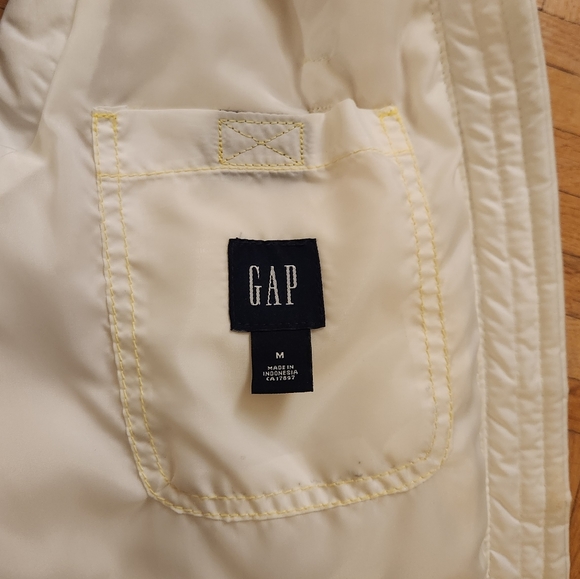 Cropped Gap White Vest Puffer with Hood Size M - Picture 8 of 10